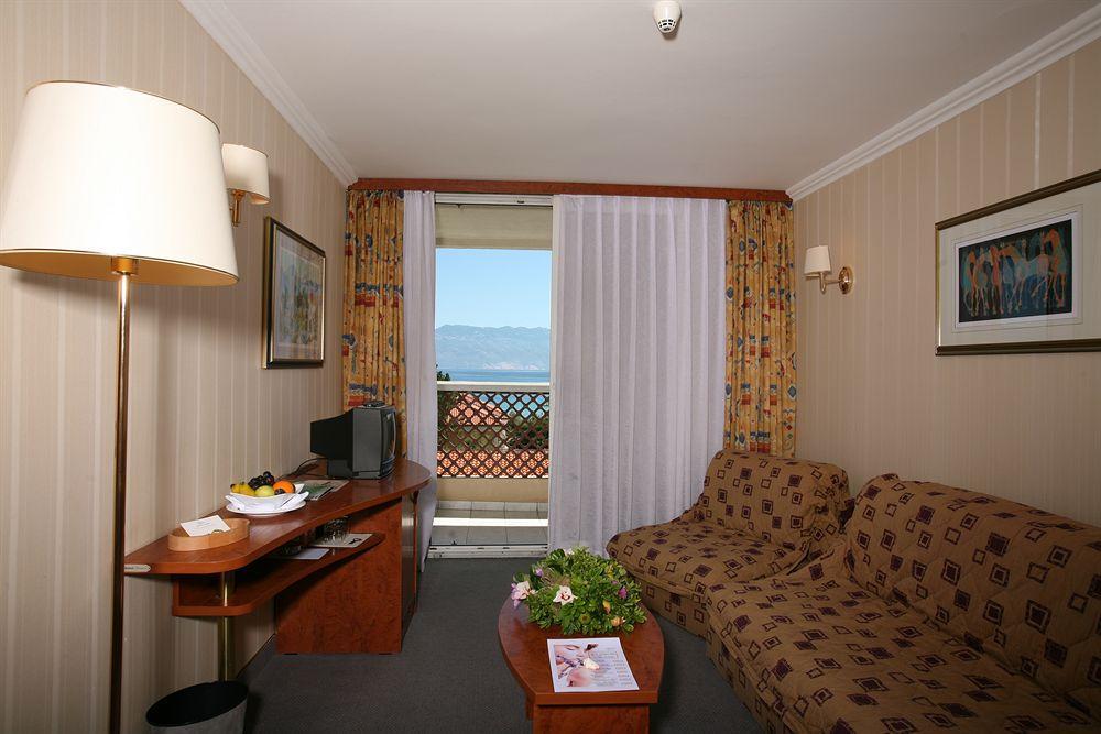 Villas Corinthia Baška Buitenkant foto